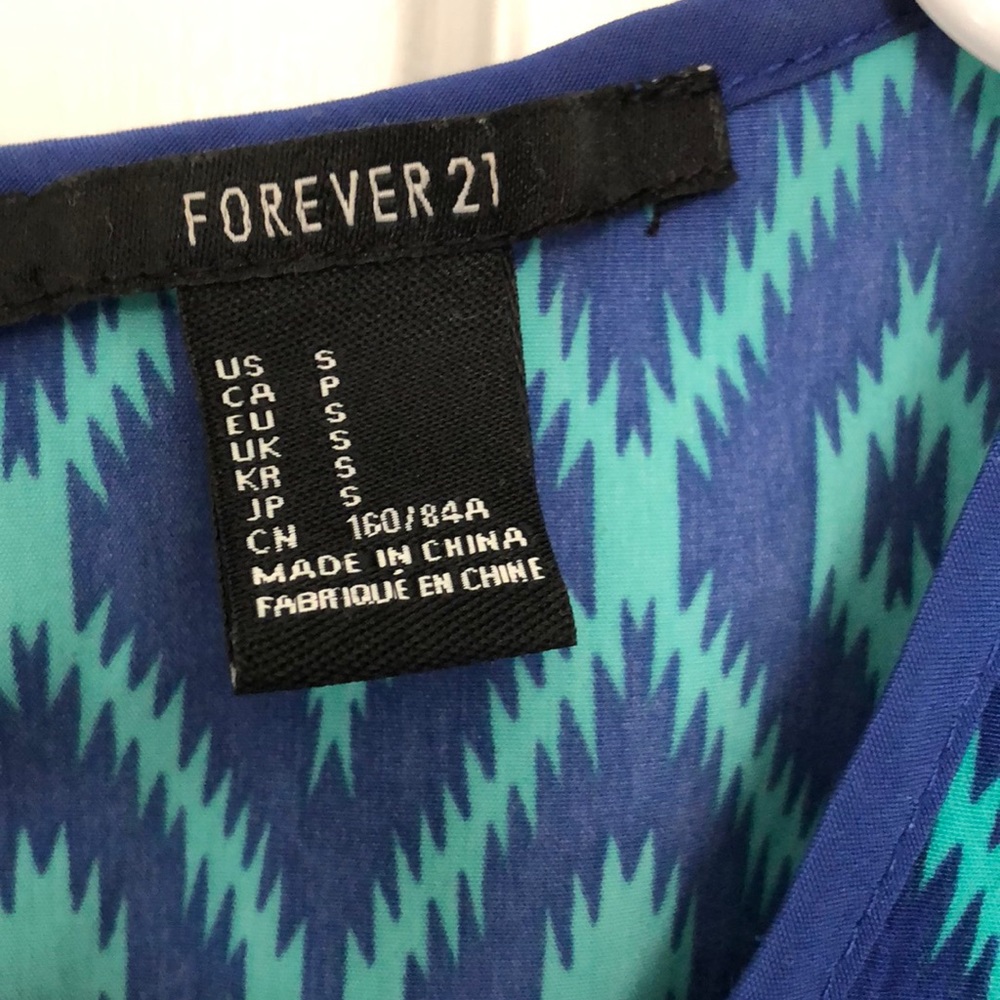 Patterned top - Picture 2 of 2